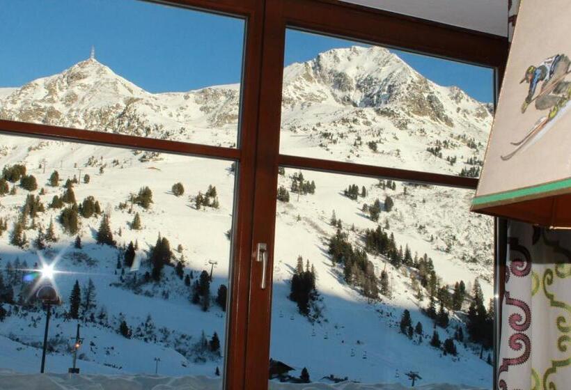 غرفة أساسية, Andi S Ski