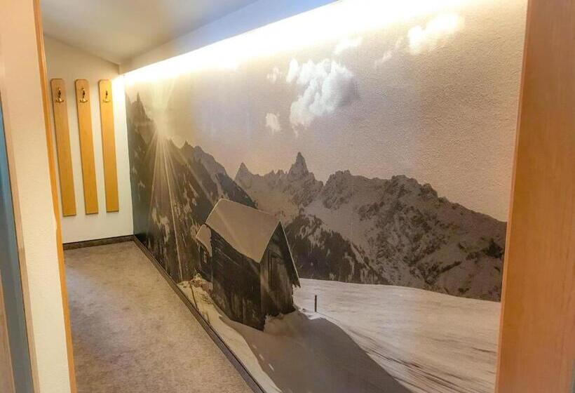 شقة غرفتين, Andi S Ski