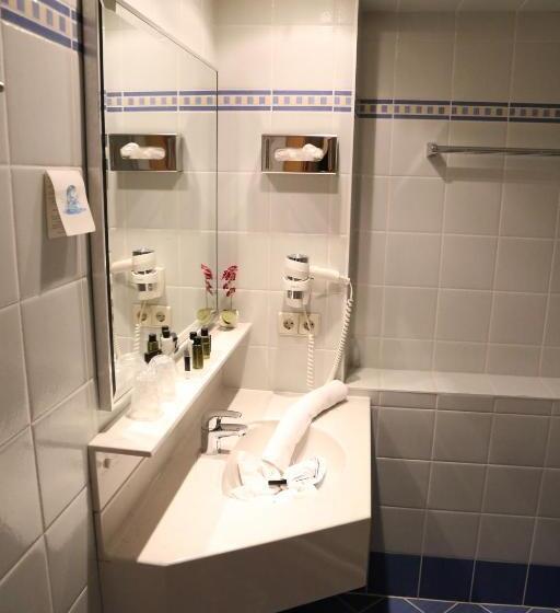 غرفة عائلية مطلّة علي الجبل, Andi S Ski