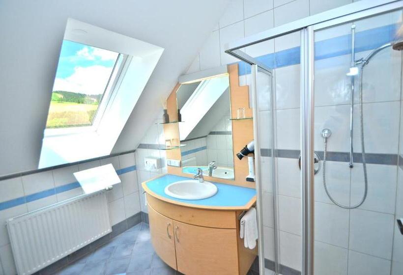 סוויטה משפחתית, G.h. Knoll Proellhofer Cafe Bar Hills