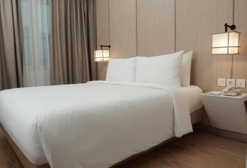 Номер Superior Кровать Куин, Santika Mega City  Bekasi