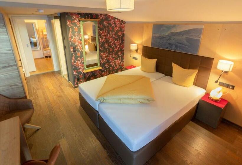 غرفة قياسية مزوَّدة بشُرفة, Wohlfühlhotel Hubertushof