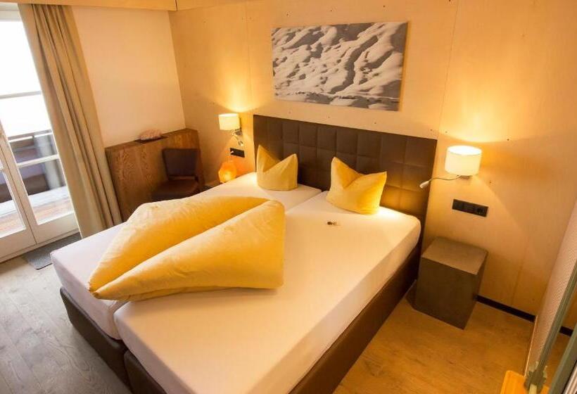 غرفة قياسية مزوَّدة بشُرفة, Wohlfühlhotel Hubertushof