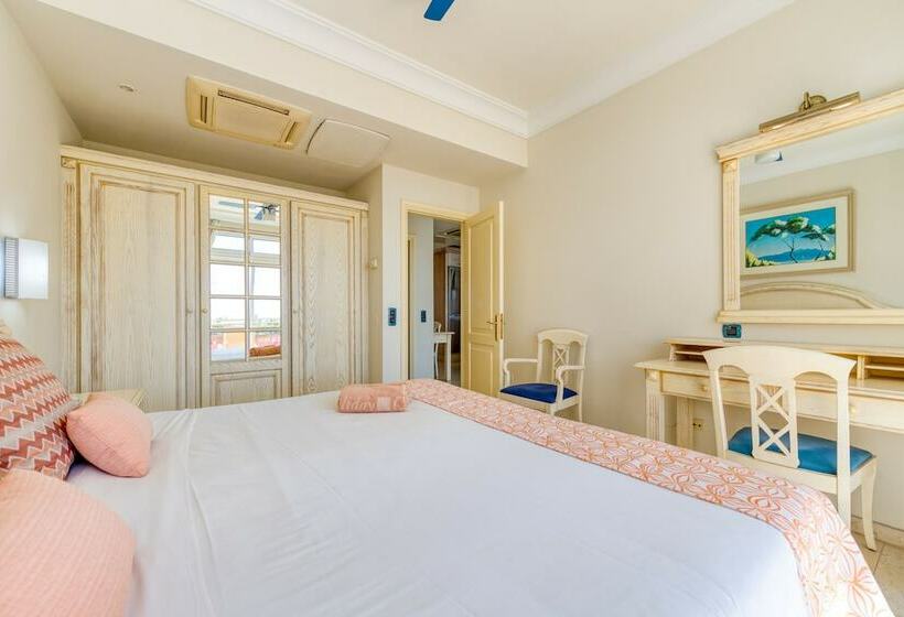 Полулюкс, Holiday Club Playa Amadores