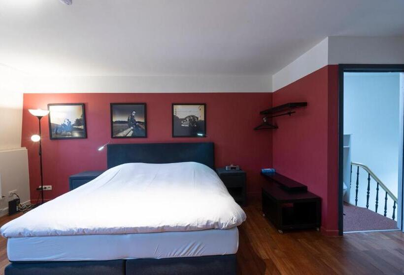 Номер Стандарт, Because The Night City Lodge