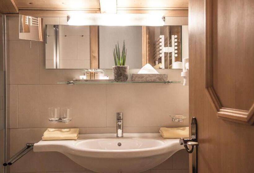 Habitación Estándar, Kristall