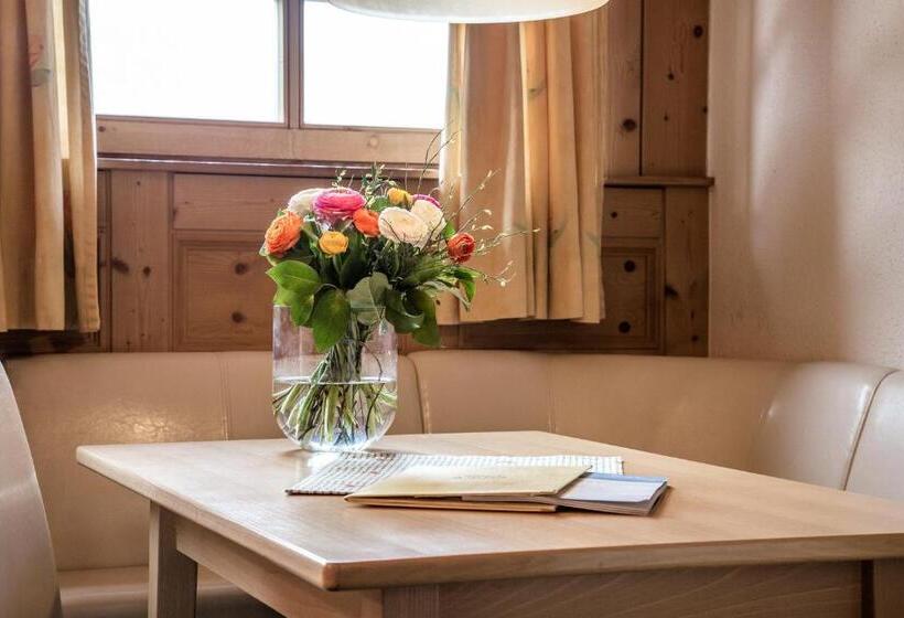 Habitación Estándar, Kristall