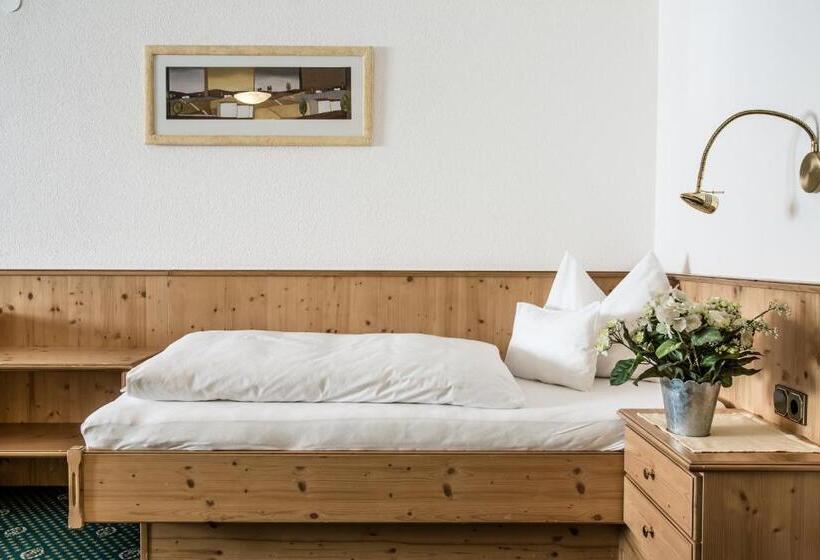 Family Suite, Kristall