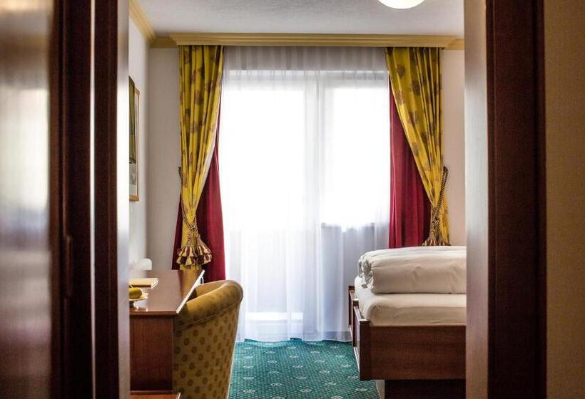 Habitación Estándar, Kristall