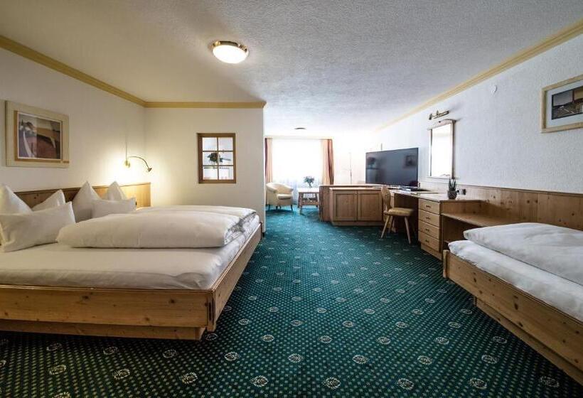 Family Suite, Kristall