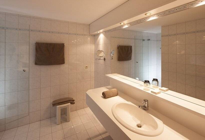 اتاق استاندارد یک نفره, Omesberg