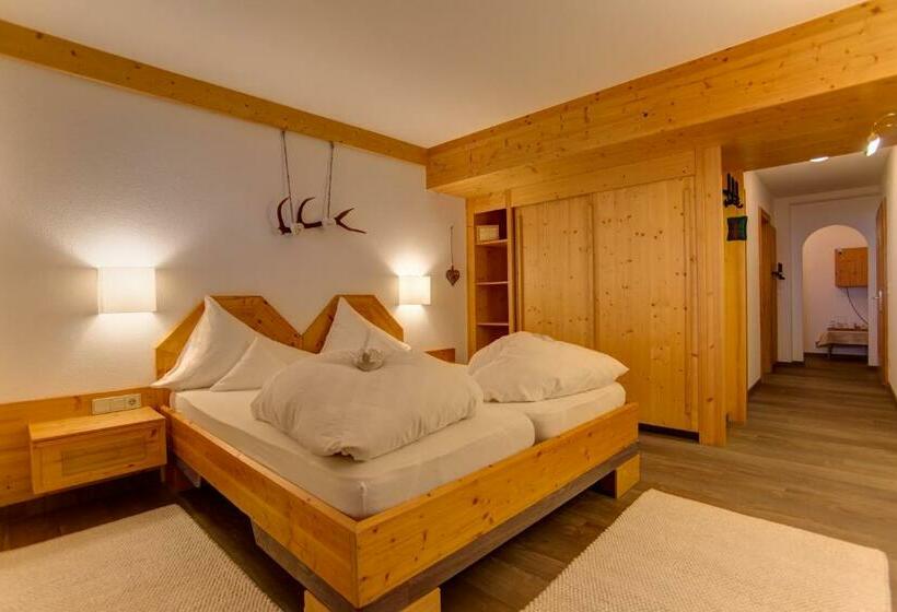 Люкс с Балконом, Am Dorfplatz Suites  Adults Only