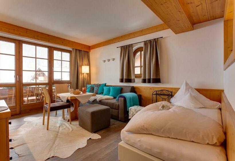Люкс с Балконом, Am Dorfplatz Suites  Adults Only
