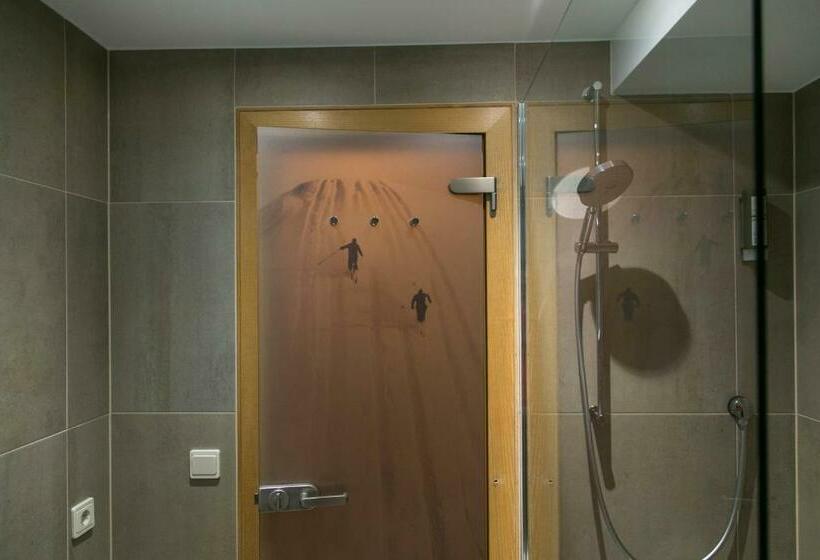 Люкс с Балконом, Am Dorfplatz Suites  Adults Only