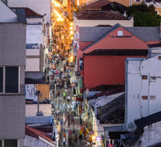 اتاق خانوادگی, Lumar