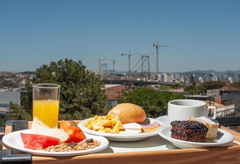 اتاق خانوادگی, Lumar