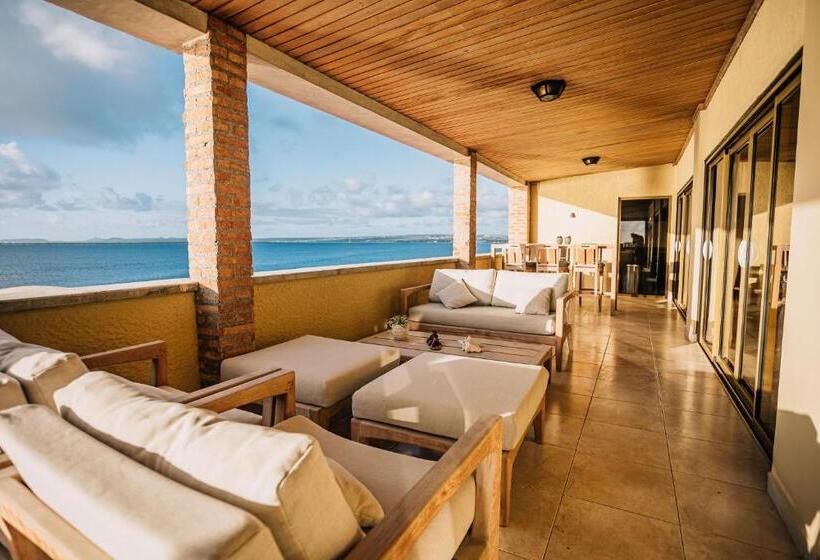 Quarto Ático, The Bellafonte   Luxury Oceanfront