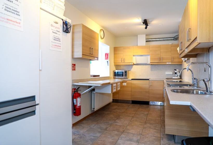 اتاق استاندارد با سرویس بهداشتی مشترک, Akureyri Hostel