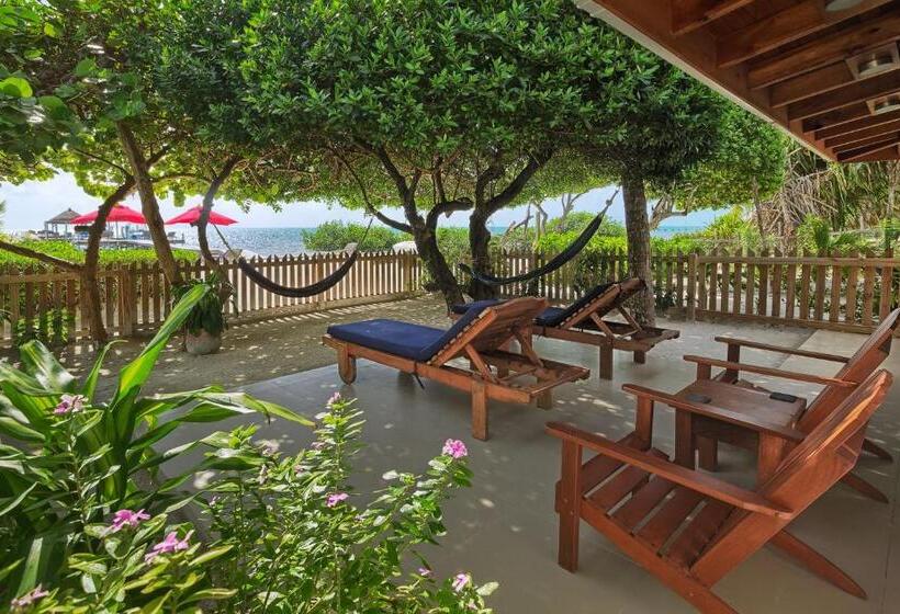Люкс Кровать Кинг, Weezie S Ocean Front Hotel And Garden Cottages
