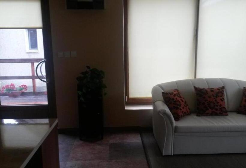 شقة غرفتين, Abszolút Hotel és Panzió