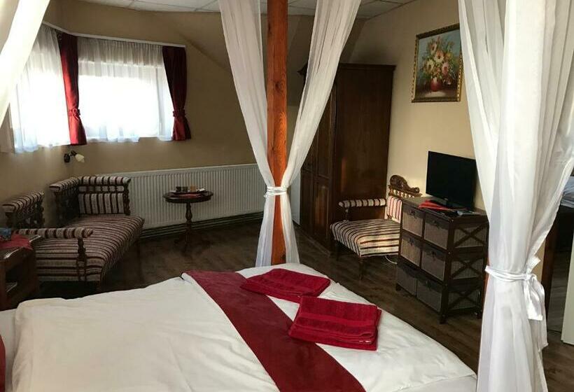 جناح عائلي, Abszolút Hotel és Panzió