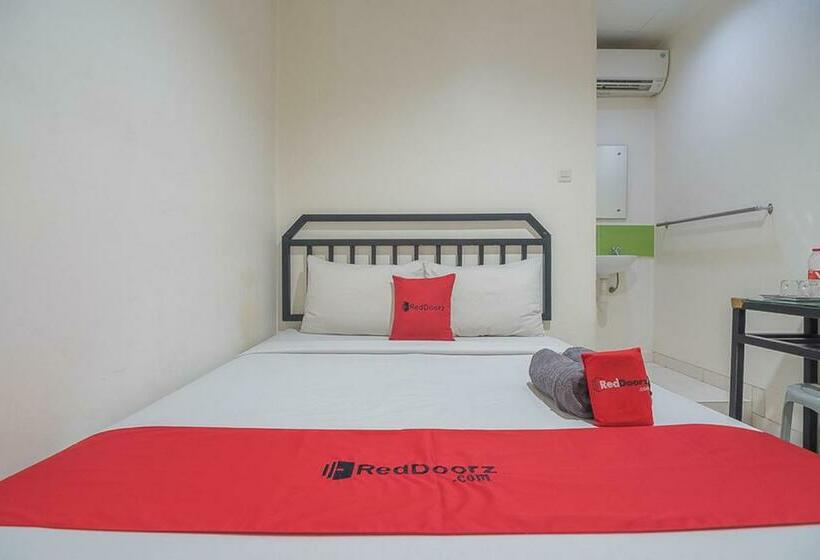Номер Стандарт, Reddoorz Near Nagoya Citywalk Batam 2