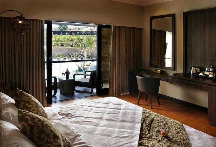 Номер Premium Вид на Бассейн, The Singhasari Resort Batu