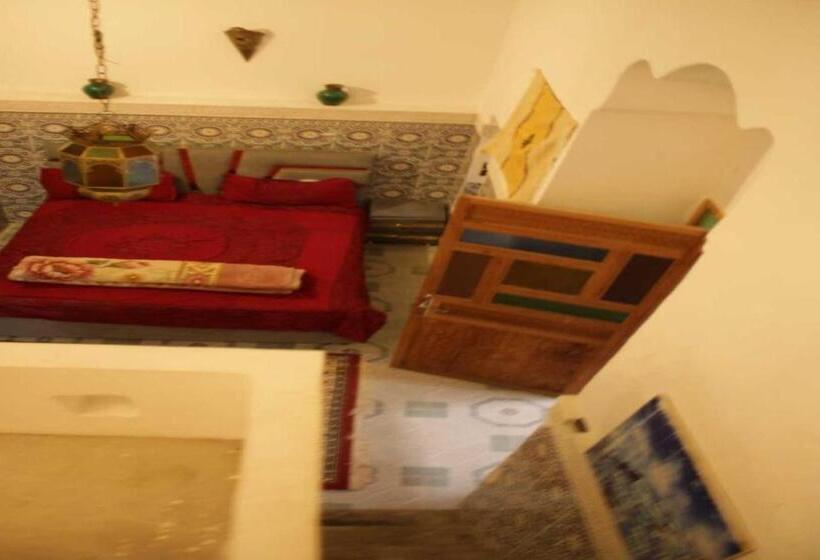 اتاق لوکس سه تخته, Hostel Rcif