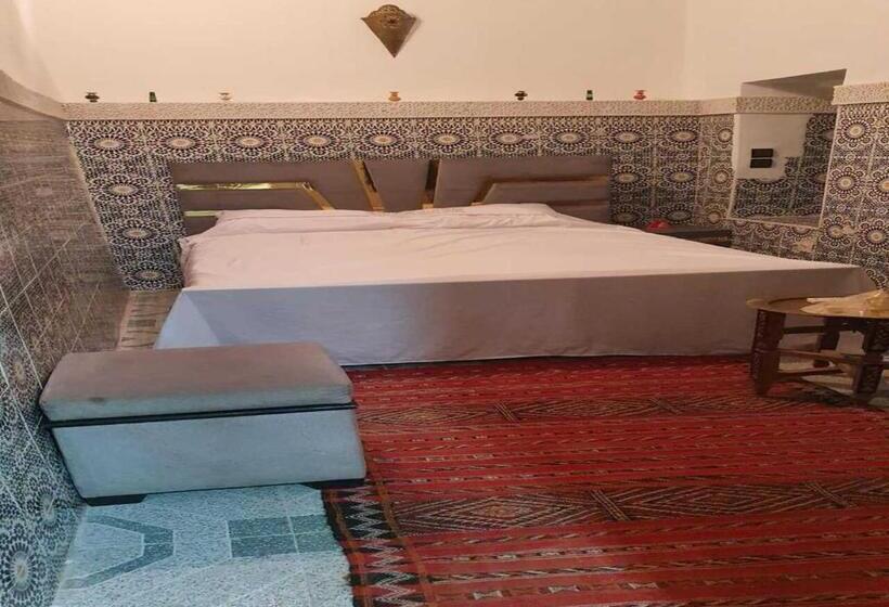 اتاق لوکس سه تخته, Hostel Rcif