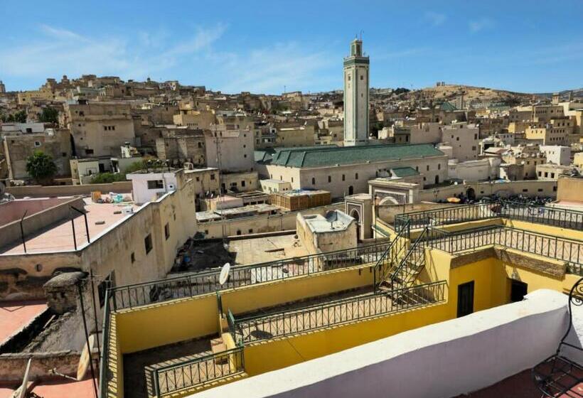 اتاق لوکس سه تخته, Hostel Rcif