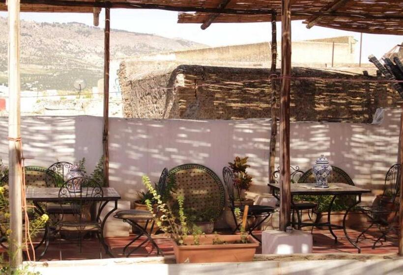 اتاق لوکس سه تخته, Hostel Rcif