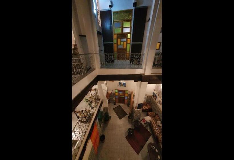 اتاق لوکس, Hostel Rcif
