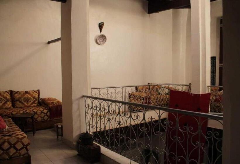 اتاق لوکس, Hostel Rcif