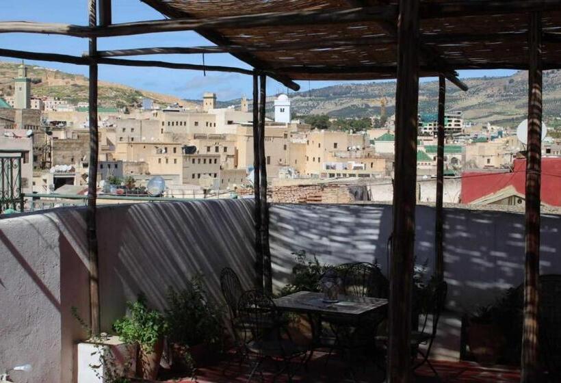 اتاق استاندارد سه نفره, Hostel Rcif