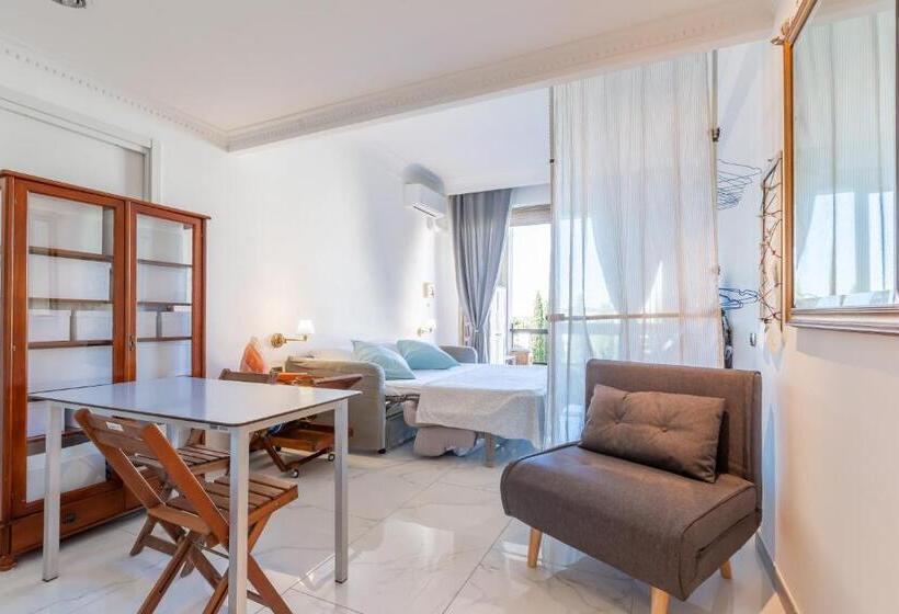 חדר סטנדרט, Laura S Rooms