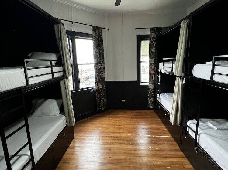 공동 객실, Howzit Hostels Hawaii