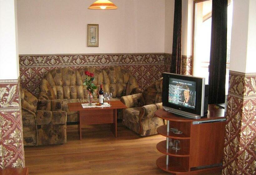 Люкс с Балконом, Family Hotel Emaly 1