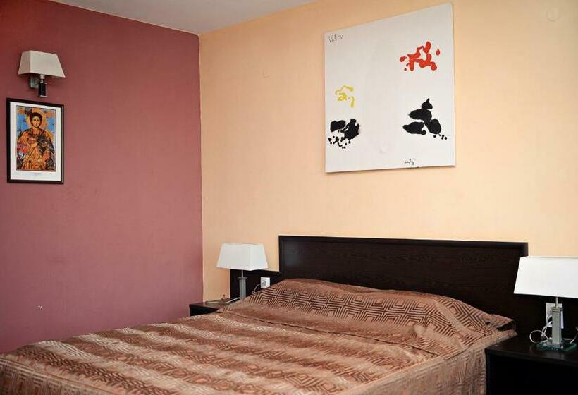 스탠다드 스튜디오 (테라스구비), Family Art Hotel Zora
