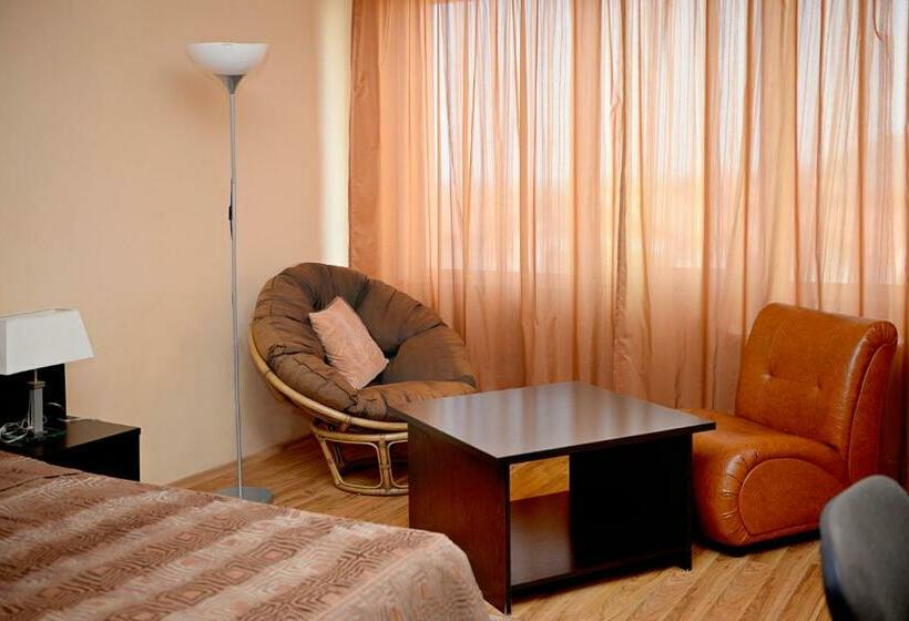스탠다드 스튜디오 (테라스구비), Family Art Hotel Zora