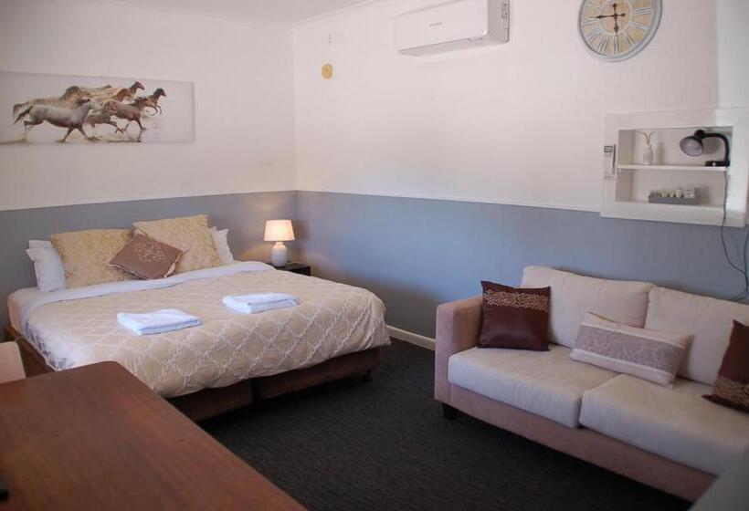 جناح ديلوكس سرير كينج, Calder Motel