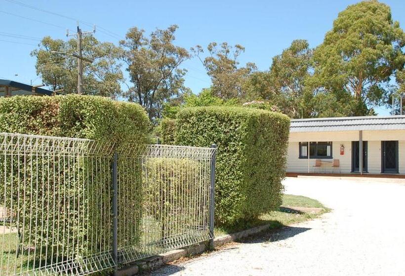 이그제큐티브 룸, Calder Motel