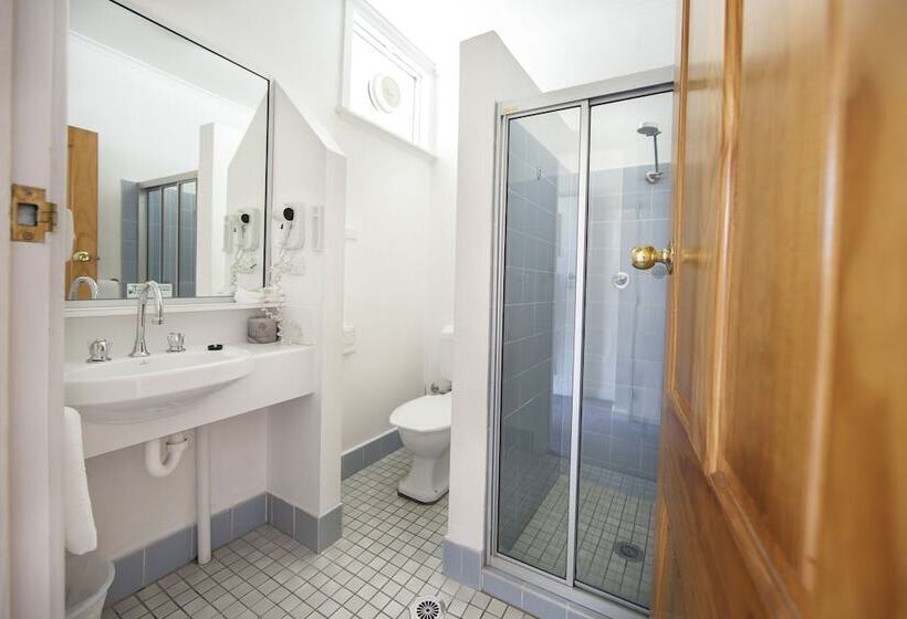 اتاق استاندارد سه نفره, Redhill Cooma Motor Inn