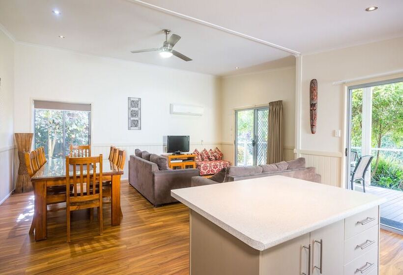 Вилла Deluxe 3 Спальни, Fingal Bay Holiday Park