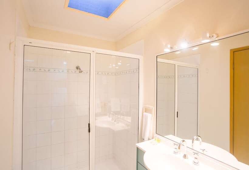 Вилла 2 Спальни, Fingal Bay Holiday Park