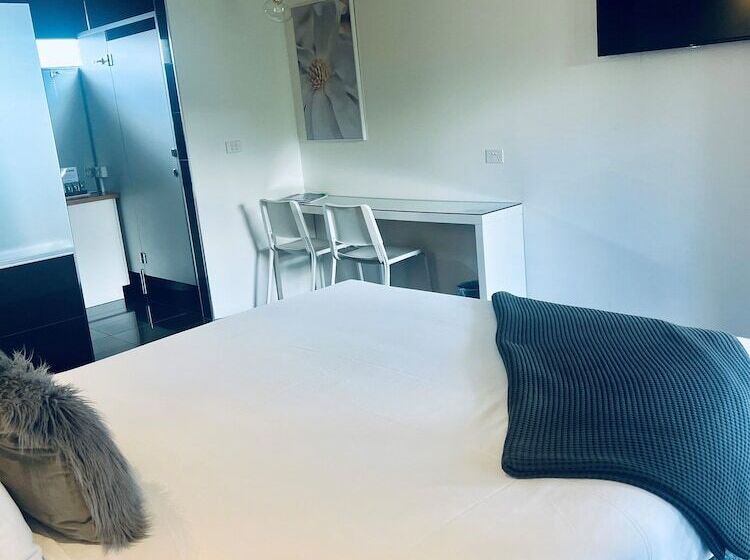 جناح ديلوكس, Tower Motel Marysville