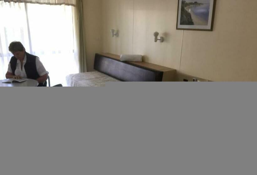 Номер Комфорт, Woodmans Hill Motel