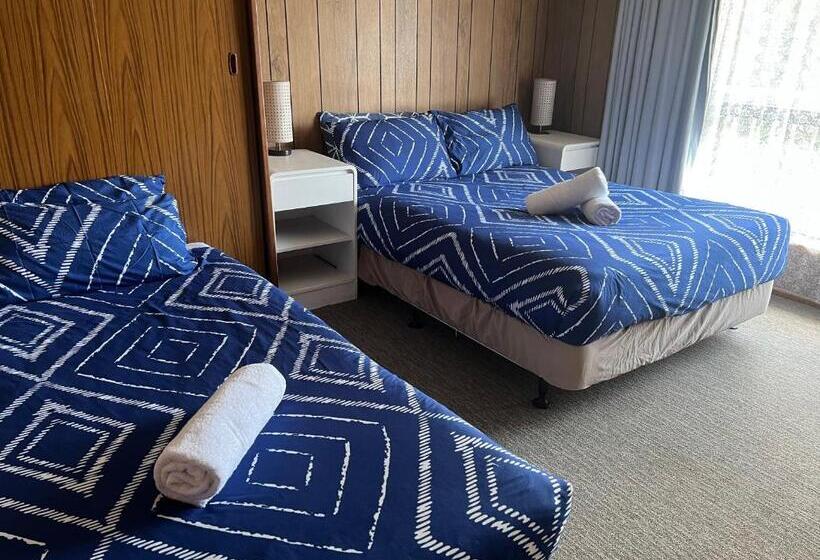 Хижина, Woodmans Hill Motel