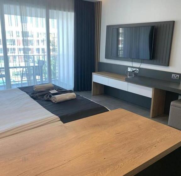 استودیوی استاندارد, Courtyard Long Beach Holiday Resort