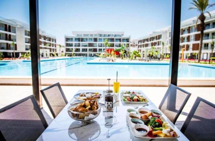 استودیوی استاندارد, Courtyard Long Beach Holiday Resort