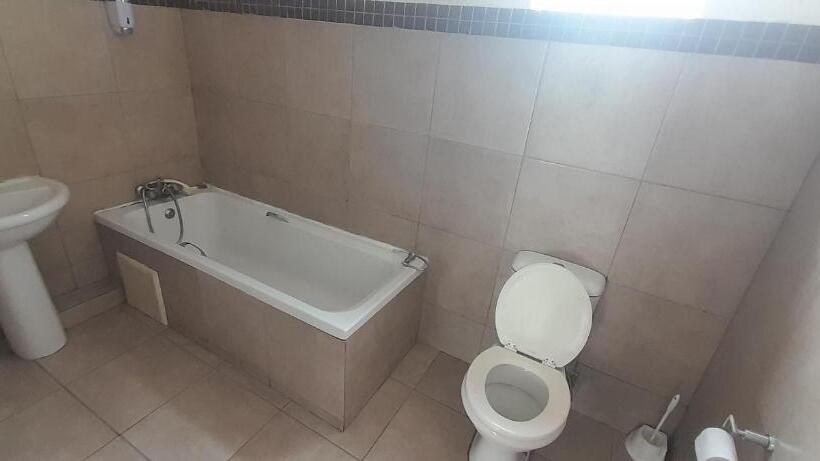 Семейный Номер, Airport Lodge Or Tambo
